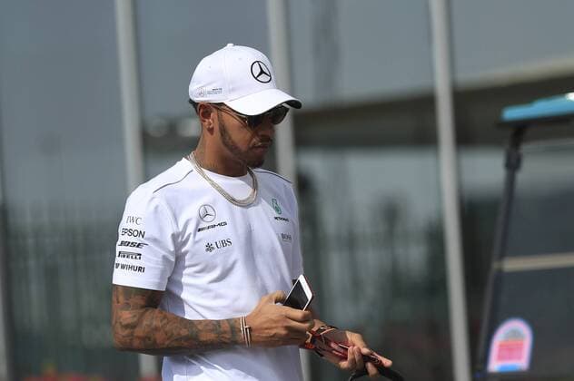 Entrenamientos libres del GP de F1 de Abu Dabi en el circuito de Yas Marina. En la imagen, Lewis Hamilton. Grand Prix of Abu Dhabi test day at Yas Marina circuit. In this picture, Lewis Hamilton.  RV RACING PRESS