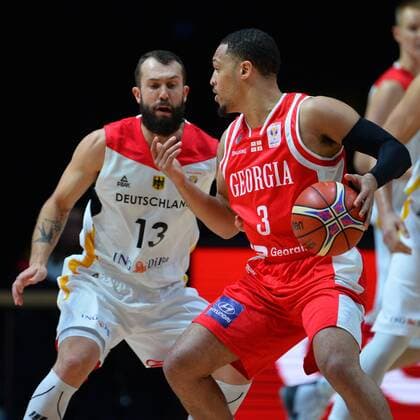 Bastian Doreth (Deutschland) li. und Michael Dixon (Georgien) re., Deutschland vs. Georgien, Basketball, Qualifikation World Cup 2019, 24.11.2017, Chemnitz Copyright: xEibner-Pressefoto BertxHarzerx EP_BHR