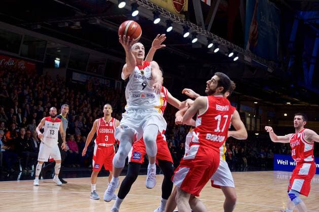 Basketball Chemnitz 24.11.2017 FIBA World Cup Qualifiers Europe WM Qualifikation Europa Deutschland (GER) - Georgien (GEO) Karsten Tadda (Deutschland, No.09) Mikhail BERISHVILI (Georgien, No.17)