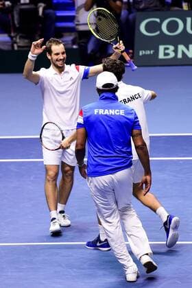 Bilder des Tages - SPORT joie de Richard Gasquet et Pierre Hugues Herbert (Fra) en fin de match TENNIS : Finale de la Coupe Davis France vs Belgique - 25 11 2017 JBAutissier Panoramic 