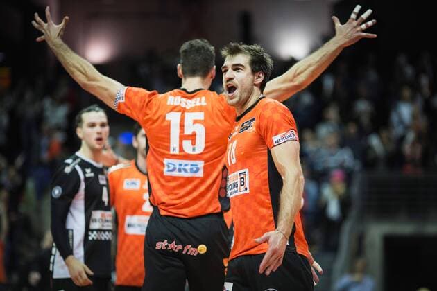 Berlin, Deutschland, 25.11.2017: Pierre Pujol (BR Volleys 18) beim Volleyballspiel im DVV Pokal Viertelfinale zwischen BR Volleys und TSV Herrsching.