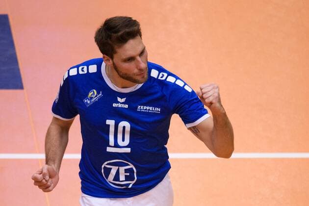 25.11.2017, ZF Arena, Friedrichshafen Volleyball, DVV-Pokal Viertelfinale, VfB Friedrichshafen vs. SVG Lüneburg Lueneburg Jubel Simon Tischer ( 10 Friedrichshafen)