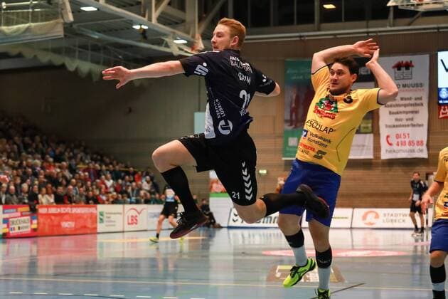Lübeck, 25. November 2017 Handball, Saison 2017 2018, 2. Bundesliga, VfL Lübeck-Schwartau - HSG Konstanz: Sprungwurf von Damm, Sebastian (Nr. 21 VfL Luebeck-Schwartau)
