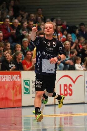 Lübeck, 25. November 2017 Handball, Saison 2017 2018, 2. Bundesliga, VfL Lübeck-Schwartau - HSG Konstanz: TorJubel von Lauenroth Julian (Nr. 5 VfL Luebeck-Schwartau)
