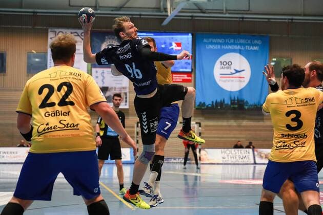 Lübeck, 25. November 2017 Handball, Saison 2017 2018, 2. Bundesliga, VfL Lübeck-Schwartau - HSG Konstanz: Sprungwurf von Metzner, Antonio (Nr. 96 VfL Luebeck-Schwartau)