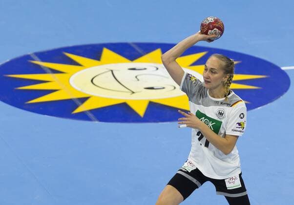25. November 2017, Deutschlands Nadja Mansson, Vorbereitungsspiel auf die Weltmeisterschaft Dezember in Deutschland, Handball World Cup, Deutschland - Island 32:19, in Dresden, c