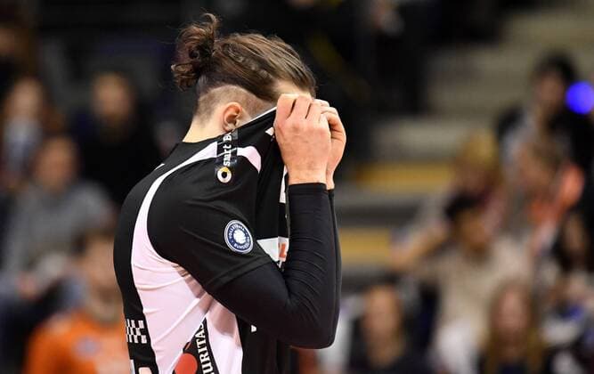 Luke Perry (BR Volleys), enttäuscht BR Volleys Berlin-TSV Herrsching Deutsche Volleyball Liga, DVV-Pokal, 2017 2018, Hauptrunde, Herren, Männer, Volleyball, Deutschland, Germany, Max-Schmeling-Halle Berlin, 25.11.2017