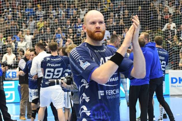 Aktion Alexander Becker (VfL Gummersbach 45) jubelt ,VfL Gummersbach vs THW Kiel, Handball, Maenner, DKB Handball Bundesliga, 23.11.2017 - Gummersbach Copyright: xEIBNERx xJUERGENxAUGSTx EP_jogi