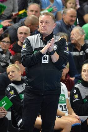 Michael (Beagle) Biegler (Trainer, Deutschland), Deutschland vs. Island, Handball, Testspiel, 25.11.2017, Dresden Copyright: xEibner-Pressefoto BertxHarzerx EP_BHR