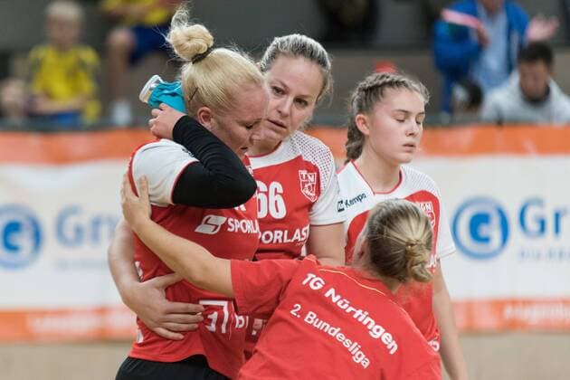 Verletzt, Yvonne Rolland (Nuertingen 37), im Spiel, Spreefuexxe Berlin vs TG Nuertingen, 25.11.2017 , Berlin Copyright: xUwexKoch xEibner-Pressefotox EP_ukh