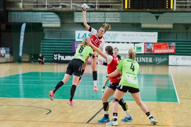 v.l. Anna Eber ( 8,Spreefuexxe), Nicole Lederer (Nuertingen 17), Delia Cleve (Nuertingen 8), Samira Krakat ( 4,Spreefuexxe), im Spiel, Spreefuexxe Berlin vs TG Nuertingen, 25.11.2017 , Berlin Copyright: xUwexKoch xEibner-Pressefotox EP_ukh