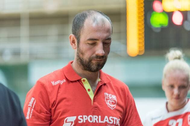 Enttaeuscht Stefan Eidt (Nuertingen Trainer - Nuertingen), im Spiel, Spreefuexxe Berlin vs TG Nuertingen, 25.11.2017 , Berlin Copyright: xUwexKoch xEibner-Pressefotox EP_ukh