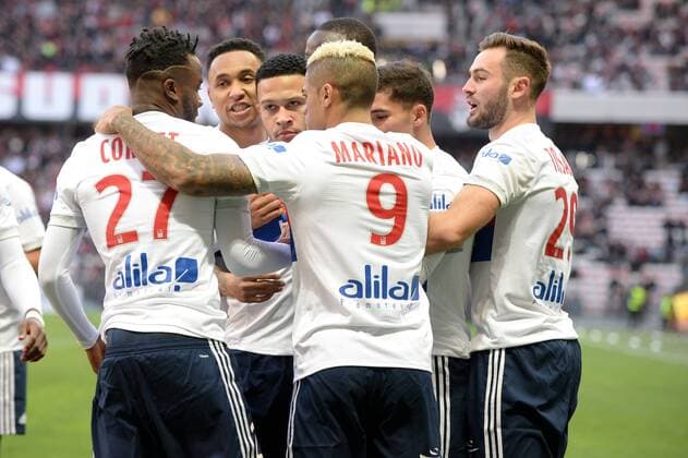 11 Memphis DEPAY (ol) - 29 LUCAS TOUSART (ol) - 27 MAXWEL CORNET (ol) - 23 KENNY TETE (ol) - JOIE FOOTBALL : Nice vs Lyon - Ligue 1 Conforama - 26 11 2017 FEP Panoramic 
