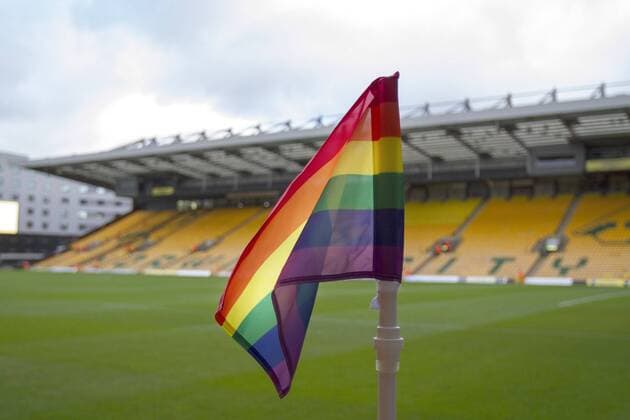Fu?ball, England, LGBT Eckfahne in Norwich Norwich City v Preston North End Sky Bet Championship Rainbow corner flag before the Sky Bet Championship match at Carrow Road, Norwich Content Not Available For UK Newspapers Copyright: xPaulxChestertonx FIL-10997-0091