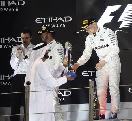 Lewis Hamilton (GB 44), Mercedes AMG Petronas Motorsport, Valtteri Bottas (FIN 77), Mercedes AMG Petronas Motorsport, Grosser Preis von ABU DHABI 2017, Rennen, Motorsport, Formel 1, 26.11.2017, ABU DHABI Copyright: xEIBNER JERRYxANDREx EP_JAE