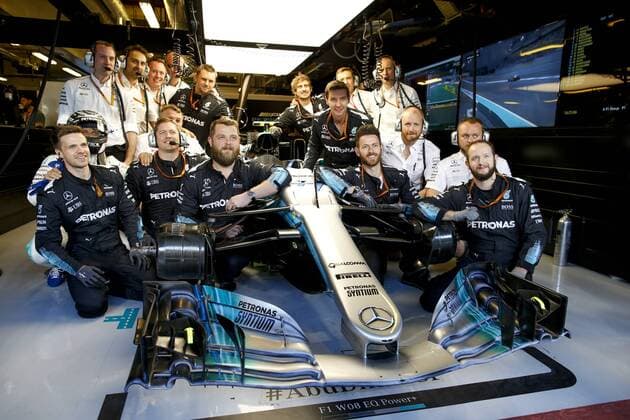 Themen der Woche - SPORT Bilder des Tages - SPORT Motorsports: FIA Formula One World Championship WM Weltmeisterschaft 2017, Grand Prix of Abu Dhabi, Mercedes AMG Petronas F1 Team Abu Dhabi United Arab Emirates