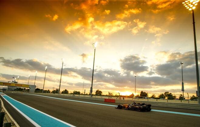 Motorsports: FIA Formula One World Championship WM Weltmeisterschaft 2017, Grand Prix of Abu Dhabi, 27 Nico Hulkenberg (GER, Renault F1 Team), Abu Dhabi United Arab Emirates