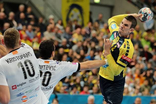 v.li.: Dainis Kristopans (Skopje, 10), Ilija Abutovic (Skopje, 20), Andre Schmid (Andy Schmid, RNL, 2), Aktion, Action, Spielszene, Handball, Champions League, Rhein-Neckar Löwen - HC Vardar Skopje,