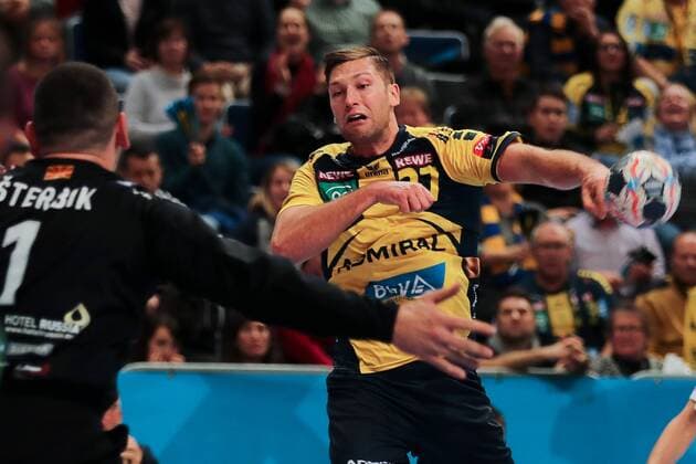 v.li.: Arpad Sterbik Capar (Torwart, Skopje, 1), Harald Reinkind (RNL, 27), Aktion, Action, Spielszene, Handball, Champions League, Rhein-Neckar Löwen - HC Vardar Skopje,