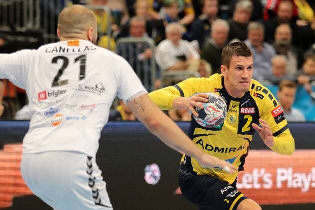 v.li.: Joan Canellas Reixach (Skopje, 21), Andre Schmid (Andy Schmid, RNL, 2), Aktion, Action, Spielszene, Handball, Champions League, Rhein-Neckar Löwen - HC Vardar Skopje,