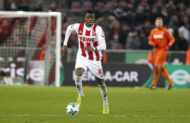 Köln, RheinEnergieStadion, 26.11.17: Yann Aurel Bisseck 81.FC Köln) am Ball im Spiel der 1. Bundesliga zwischen 1.FC Köln vs. Hertha BSC Berlin in der Saison 2017 2018. *** Cologne RheinEnergieStadion 26 11 17 Yann Aurel Bisseck 81 FC Köln on the ball in the match of the 1 Bundesliga between 1 FC Köln vs Hertha BSC Berlin in the Season 2017 2018