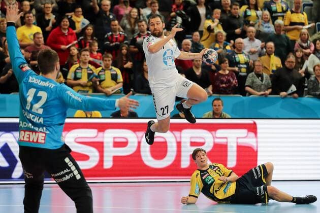v.li.: Andreas Palicka (Torwart, RNL, 12), Ivan Cupic (Skopje, 27), Jerry Tollbring (RNL, 17), Sprungwurf von außen, beim Sprungwurf, Action, Aktion, Handball, Champions League, Rhein-Neckar Löwen - HC Vardar Skopje,