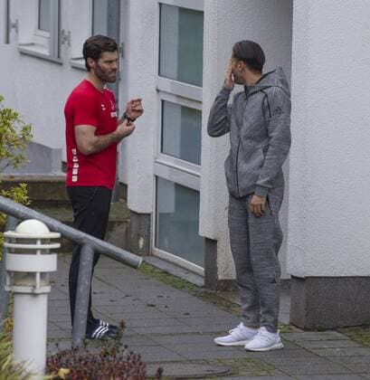 Training 1. FC Köln 1. Fussball Bundesliga Saison 2017 2018 Geißbockheim Koeln Deutschland Datum: 25.11.2017 Links: Yann Benjamin Kugel (1. FC Köln) Rechts: Dominic Maroh (1. FC Köln) Verletzung