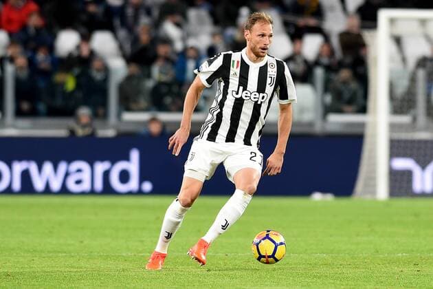 Fußball, Juventus Turin - Crotone IPP20171126 Football - soccer: Serie A, Juventus Turin - FC Crotone, howedes benedikt (Hinweis: Verwendung nur in Deutschland - only Germany) *** IPP20171126 Football soccer Serie A Juventus FC Crotone howedes benedikt Note Use only in Germany only Germany 