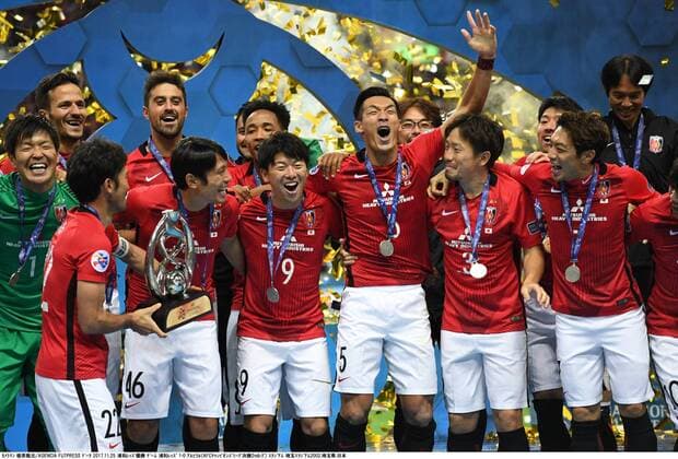 Urawa Reds team group Mannschaftsbild Totale NOVEMBER 25, 2017 - Football Soccer : Urawa Reds players celebrate with trophy after winning the AFC Champions League Final 2nd leg match between Urawa Red Diamonds 1-0 Al-Hilal at Saitama Stadium 2002 in Saitama, Japan. Noxthirdxpartyxsales  (mmcb009116)