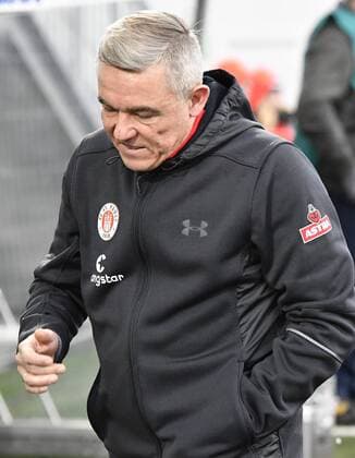 Olaf Janssen Janßen (Trainer FC St. Pauli ) enttäuscht Enttäuschung