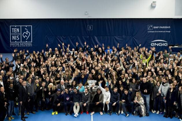 Tennis, Pressetermin französischer Tennisverband FFT Jonathan Eysseric Jeremy Chardy Gilles Simon Richard Gasquet Yannick Noah Jo Wilfired Tsonga Julien Benneteau Pierre Hugues Herbert Nicolas Mahut TENNIS : l Equipe de France de Tennis a la rencontre des salaries de la FFT - Paris - 27 11 2017 JBAutissier Panoramic 