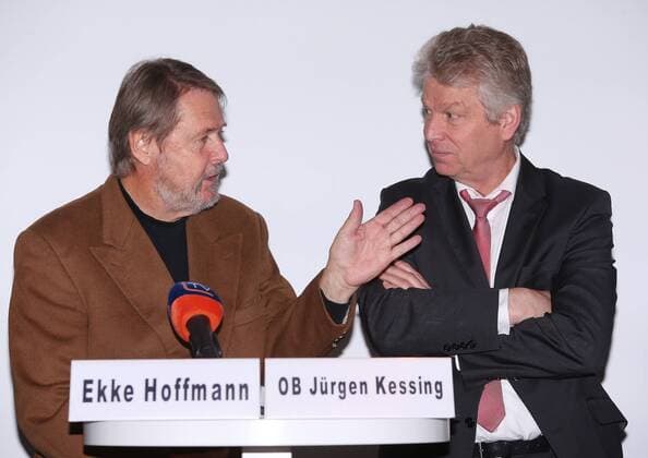 BAU 28.11.2017 Bietigheim Handball 23. IHF Handball Weltmeisterschaft der Frauen, Pressekonferenz, v.l. Ekke Hofmann (ehemaliger Frauen-Bundestrainer), Oberbürgermeister Jürgen Kessing