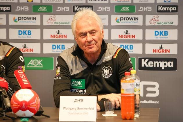 Pressekonferenz Handball Damen Nationalmannschaft Leipzig, 29.11.2017, Lindner Hotel, Handball Damen, Pressekonferenz im Vorfeld der Handball Weltmeisterschaft der Frauen 2017 , Im Bild: Sportdirektor Wolfgang Sommerfeld (Deutschland) ,