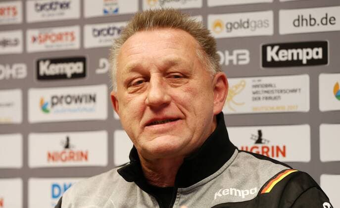 Frauen Handball WM PK Leipzig, 29.11.2017, Hotel Lindner, GERMANYHANDBALL2017 , Pressekonferenz des Deutschen Handballbundes zwei Tage vor der Handball Weltmeisterschaft der Frauen in Deutschland 2017. , Im Bild: Michael Biegler, Bundestrainer Frauen. ,