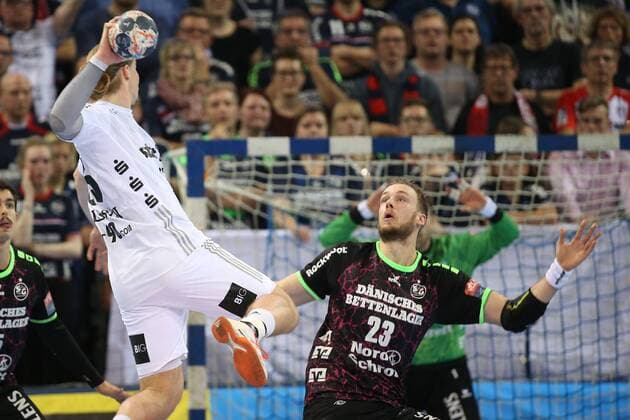 SG Flensburg-Handewitt - THW Kiel, EHF Champions League; Flensburg, 29.11.17 Flensburg, 29.11.17, Handball, VELUX EHF Champions League, Saison 2017 2018, Gruppenphase, SG Flensburg-Handewitt - THW Kiel : Lukas Nilsson (THW Kiel, 65), Henrik Toft Hansen (SG Flensburg-Handewitt, 23)