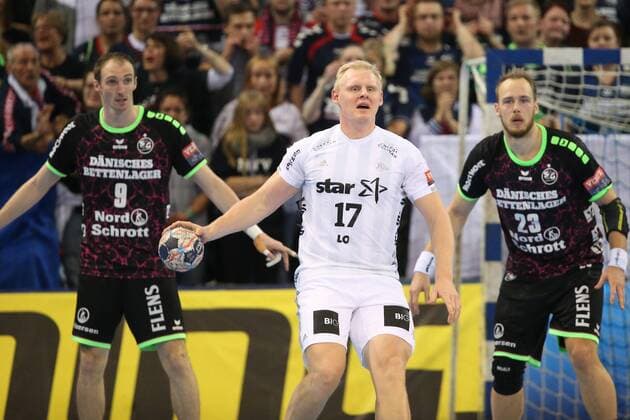 SG Flensburg-Handewitt - THW Kiel, EHF Champions League; Flensburg, 29.11.17 Flensburg, 29.11.17, Handball, VELUX EHF Champions League, Saison 2017 2018, Gruppenphase, SG Flensburg-Handewitt - THW Kiel : Patrick Wiencek (THW Kiel, 17), Holger Glandorf (SG Flensburg-Handewitt, 09), Henrik Toft Hansen (SG Flensburg-Handewitt, 23)