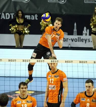 GER, 1.VBL, BR VOLLEYS VS. Hypo Tirol AlpenVolleys Haching 29.11.2017, Max Schmeling Halle, Berlin, GER, 1.VBL, BR VOLLEYS VS. Hypo Tirol AlpenVolleys Haching, im Bild Egor Bogachev (BR Volleys 17)