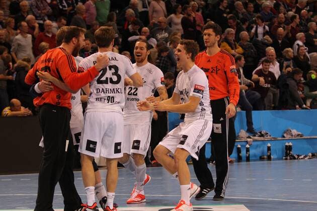Handball Champions League Gruppe B 2017 2018 - SG Flensburg-Handewitt vs. THW Kiel Schlussjubel mit Torwart Andreas Wolff (Kiel),Rune Dahmke (Kiel), Ole Rahmel (Kiel) , Emil Frend Öfors und Torwart Niklas Landin Jacobsen (Kiel) Flens Arena Hamburg Foto: Frank Schoof