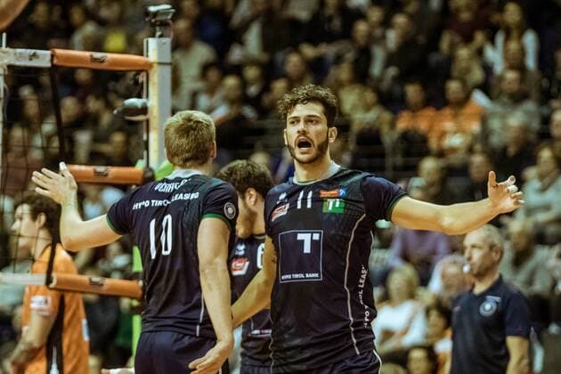 Jubel Rudy Pieter VERHOEFF (10 - CA - Hypo Tirol Alpenvolleys Haching) und Pedro Henrique FRANCES (11 - BR - Hypo Tirol Alpenvolleys Haching) 29.11.2017, Berlin Recycling Volleys - Hypo Tirol AlpenVolleys Haching, Volleyball-Bundesliga, Punktspiel, Berlin, Max-Schmeling-Halle