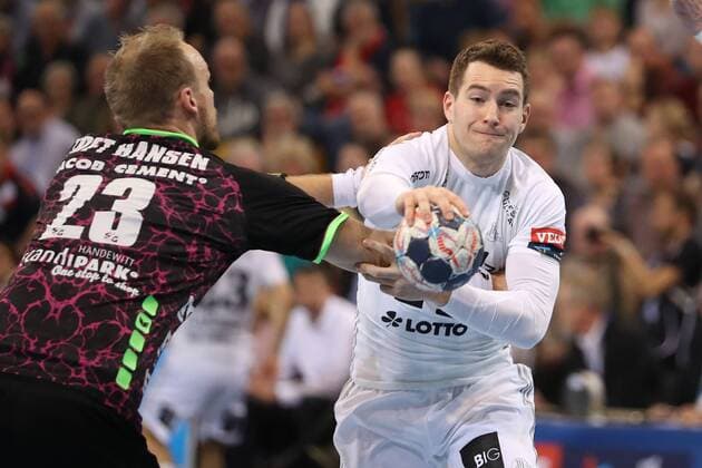Miha Zarabec (THW Kiel, 24), Henrik Toft Hansen (SG Flensburg-Handewitt, 23) Flensburg Schleswig-Holstein Deustchland Flens-Arena Copyright: xAgentur54Gradx xSpeedphotosx