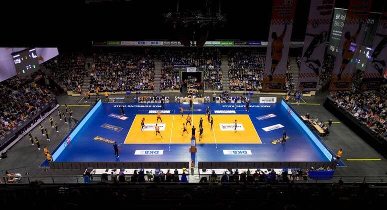 Volleyball 1.Bundesliga VBL 29.11.2017 Berlin Max Schmeling Halle BERLIN RECYCLING VOLLEYS geg HYPO TIROL ALPEN VOLLEYS HACHING 3 : 1 Uebersicht Foto camera4 Eberhard Thonfeld