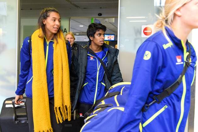 Handball, WM, Damen, Ankunft Schweden 171130 Sveriges Jamina Roberts och Loui Sand anländer till Tyskland den 30 november 2017 i Stuttgart. Copyright: CARLxSANDIN BB171130CS004