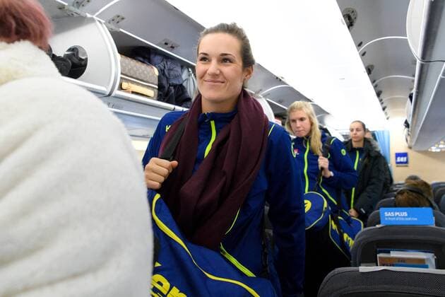 Handball, WM, Damen, Ankunft Schweden 171130 Sveriges Sabina Jacobsen ombord pa planet till Tyskland den 30 november 2017. Copyright: CARLxSANDIN BB171130CS005