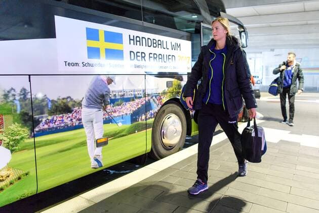 Handball, WM, Damen, Ankunft Schweden 171130 Sveriges malvakt Johanna Bundsen anländer till Tyskland den 30 november 2017 i Stuttgart. Copyright: CARLxSANDIN BB171130CS006