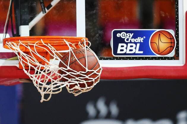 Basketball fliegt in den Korb 11.Spieltag in der Beko BBL Saison 2017 18 zwischen dem FC Bayern Muenchen Basketball und den Telekom Baskets Bonn. Muenchen Copyright: xMarcelxEngelbrechtx Eibner-Pressefotox EP_met