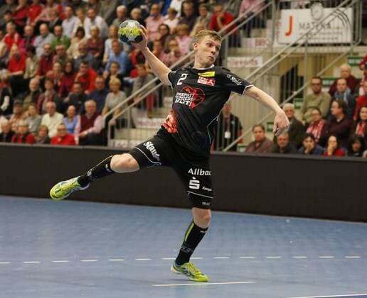 Noah Beyer (TUSEM Essen 2) fuehrt einen Siebenmeter aus, ASV Hamm-Westfalen vs TUSEM Essen, Handball, 2. Bundesliga, 01.12.2017, Hamm Copyright: xStrohdiekx Eibner-Pressefotox EP_jsk