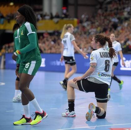 Jenny Karolius (GER 6) beim Spiel Deutschland (GER) vs Kamerun (CMR), Handball, Frauen, Weltmeisterschaft, Leipzig, 01.12.2017 Leipzig Copyright: xModlax Eibner-Pressefotox EP_cma
