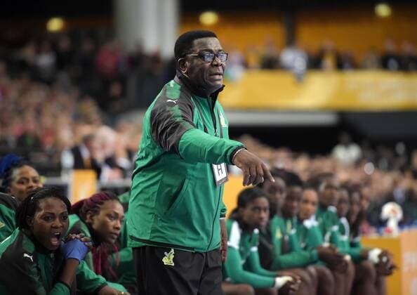 Kamerun Trainer Jean Marie Zambo beim Spiel Deutschland (GER) vs Kamerun (CMR), Handball, Frauen, Weltmeisterschaft, Leipzig, 01.12.2017 Leipzig Copyright: xModlax Eibner-Pressefotox EP_cma