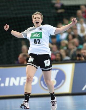 Deutschland - Kamerun Handball Frauen WM Leipzig, 01.12.2017, Arena Leipzig, Weltmeisterschaft 2017, Handball Frauen Vorrunde Gruppe D. , Deutschland ( GER) vs Kamerun ( CMR) Im Bild: Friederike Gubernatis (42, Deutschland) jubelt. ,