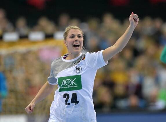 Lone Fischer (GER 24) beim Spiel Deutschland (GER) vs Kamerun (CMR), Handball, Frauen, Weltmeisterschaft, Leipzig, 01.12.2017 Leipzig Copyright: xModlax Eibner-Pressefotox EP_cma